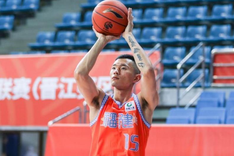 山东高速签下“三分王”陈林坚，王俊杰表示25岁之前不会打CBA