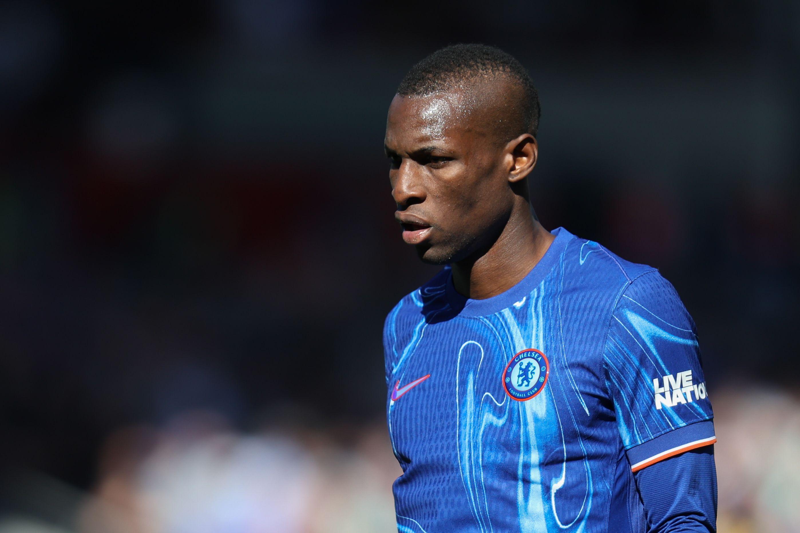 记者：杰克逊搭乘的航班已经抵达慕尼黑，下一步就将接受体检